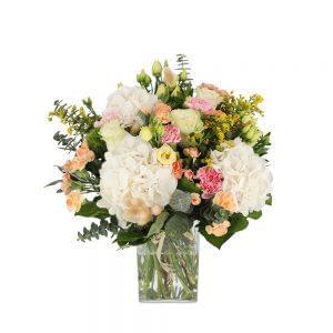 Buquê de várias flores em tons pastel
